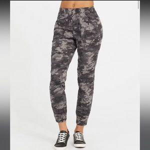 Spanx Stretch Twill Cargo Jogger Blackwash Camo Large 20319R
